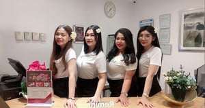 beautiful_women_massage_therapists_spa_muscat_leading_silk_touch