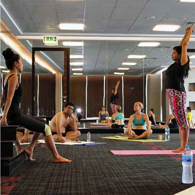 professional_yoga_instructor_dubai_spa_bay
