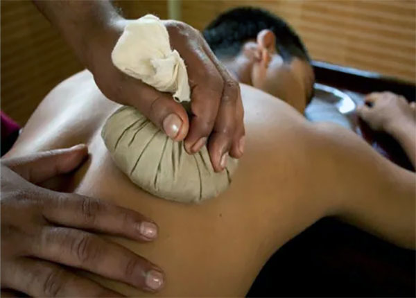 njavarakizhi_treatment_massage_blog6_spalisiting